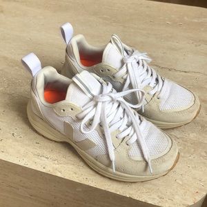 Veja Venturi Alveonesh White Pierre Sneakers, Size 8